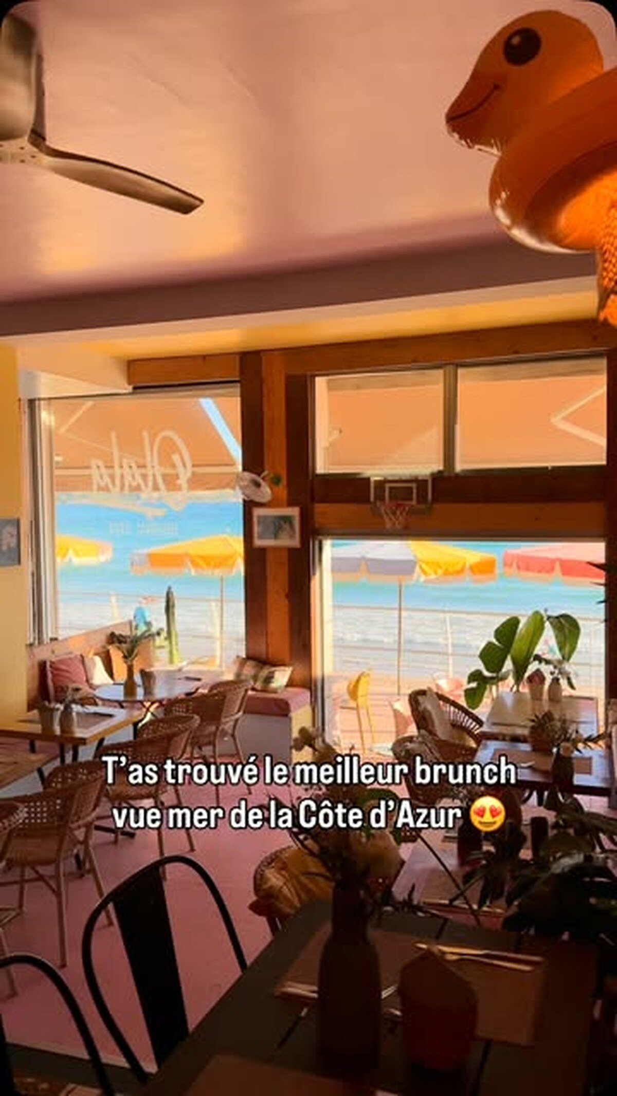Vue mer depuis la salle d’Olala Café à Saint-Cyr-sur-Mer.